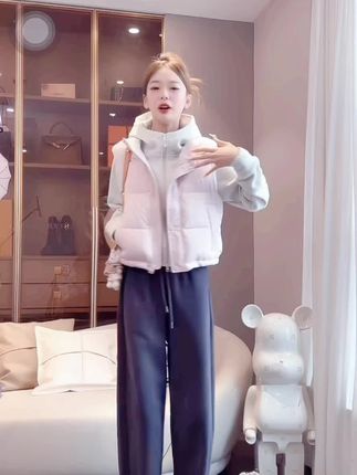 小个子圆圆Y7812墨雪粉蓝95%白鸭绒羽绒服马甲短款时尚保暖外套女#穿搭分享 #强烈推荐 #今天穿什么 #今日穿搭 #这也太好看了 @木森(卷土重来)