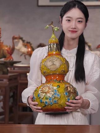【花开富贵】 当牡丹攀上铜葫芦,便有了 “花好月圆” 的具象 —— 这摆件,是日子该有的甜#黄铜摆件 #工艺品摆件 #非遗工艺 #葫芦摆件 #花开富贵