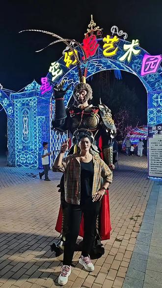 七个葫芦娃的合体,又称。妻子,