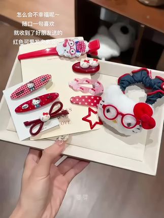 这么可爱的发饰,当然要和好朋友一起戴咯#发饰发夹 #少女心爆棚 #阔爱炸了 #发夹