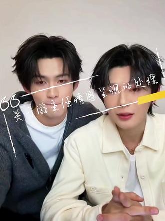 云熠直播切片2:所有试图通过时间淡忘的东西,是经不起重逢的。
关于游主任情感呈现的处理?
普普:(戏里面)是这样子的,好像对樊霄又有一些接纳。
我觉得啊,就是游书朗跟樊霄他们在分开的时候,有种选择了回国以及等等,他试图想用时间来让自己把这所有的事情给淡忘掉。
但是,所有试图通过时间淡忘的东西,是经不起重逢的。虽然大家经常会说,时间可能是万能的,但是当一重逢的时候,所有的事情就又开始了!
所以我就觉得,包括前面也知道了很多的内情,从白婷那里获取到了一些信息、从诗力华那里获取到了一些信息,看到了樊霄的变化,但是为什么现在没有完全的去接纳?反而更加的激化了两个人的分别呢?
我当时在演这些戏的时候,就是我还没有办法,能够找到一个突破点,让我把之前的那些东西全部都放弃,就全都抛弃。我认为所有的感情,都不是单一的,它会有很多东西掺杂在一起,那个时候对樊霄的爱,还有对之前你(樊霄)做错事情的愤怒或者是恨(其实还上升不到恨这个高度)吧,就是会掺杂在一起,他(游主任)现在需要一个突破的点,那个突破的点呢,大家可能需要再等等,等到15集的时候就会得到更多的答案。
#郝熠然 #云旗