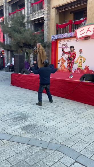 等我老了也装傻跳舞去#恋乡小镇 #一键跟跳