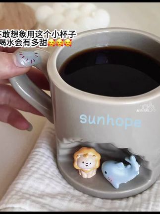 是莎头幸福杯啊!不敢想象用这个小杯子喝水会有多甜🥰#莎头马克杯 #莎头水杯 #鲨狮水杯 #莎头周边 #孙颖莎