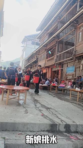 传统民族习俗,新娘挑水