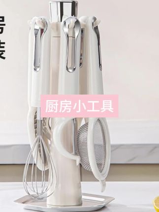 这套厨房小工具精致又实用 摆在厨房满满的高级感 关键每个都很趁手好用 超喜欢 #厨房小工具 #削皮刀 #打蛋器 #刨丝器 #开瓶器