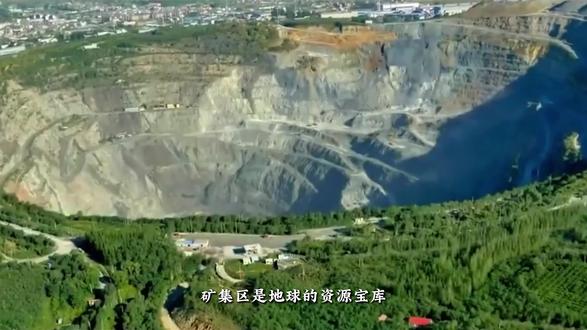 破损矿山边坡也能变绿洲? 高海拔、陡岩壁的矿山边坡修复秘密,都在马克菲尔的定制化方案里!速看荒芜变生机的神奇操作~ #矿山边坡复绿 #生态修复 #技术揭秘