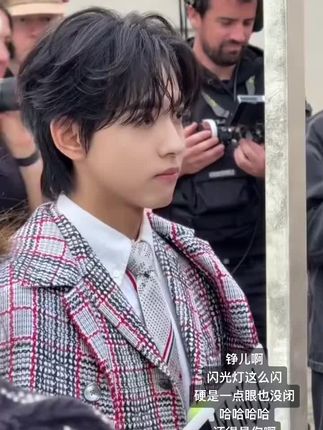 #你是凭实力刷到的 #刘#轩#丞#巴黎 闪光灯这么闪一点眼睛也没闭