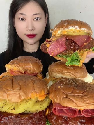 #汉堡吃个够 #蛏王肉 香辣鲜香 去壳去沙 配料干净#这一口好过瘾 #哎呀妈呀太好吃了 #妈呀太香了抖音美食