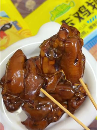 #趣享派 新出的#老卤鸡脚筋 真的好吃到停不下来,一口接一口嘎吱嘎吱的好过瘾!#鸡脚筋 #追剧小零食 #好吃到停不下来