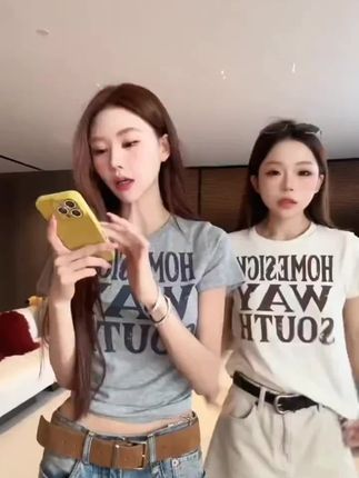 【韩女统治区】2色~字母印花韩系短袖T恤#ootd穿搭 #辣妹穿搭 #虽然我长得一般但我穿搭不一般 #拯救基础款的外挂单品来了 #最超前的入秋搭子出现了