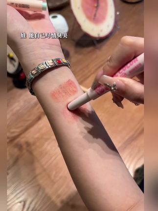 润本还得是你懂小公主啊!口红一样的唇膏真的适配女孩子~#唇膏#秋冬必备题#润本儿童唇膏