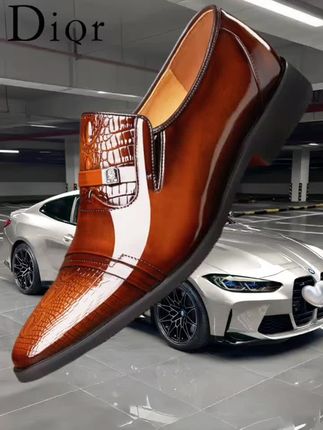 👞哇哦!老人头夏季新款商务婚鞋太绝啦👏 真皮材质超透气,一脚蹬超方便。鳄鱼纹压花超显质感,满满的高级感。商务、婚礼都能轻松拿捏,爱了爱了~ #老人头男鞋 #夏季商务皮鞋 #真皮透气 #鳄鱼纹压花 #婚鞋