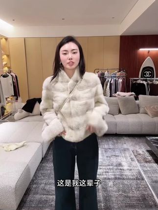 很推荐这条牛仔裤,尤其梨形身材的姐妹闭眼入,很显瘦,小个子,高个子都可穿,这条裤子好评极多#早秋穿搭三分钟出门不是梦 #显瘦牛仔阔腿裤 #显瘦裤子分享 #梨形显瘦穿搭 #秋冬穿搭
