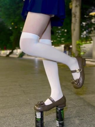 村里人就是稳 #萌妹 #魔丸 #平衡训练 #抖音创作者大会 #绝对压制