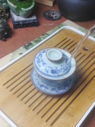 青花汝窑可悬停旋转三才盖碗单个高档泡茶碗:/ 茶杯#三才盖碗#茶器之美 #茶生活 #今天你喝茶了吗