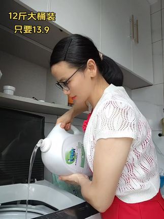 真的没有喷香水,就是每天用去渍留香洗衣液洗衣服,真的太好用了,关键价格也划算,去污能力杠杠滴。#洗衣液 #洗护用品 #污渍轻松去除 #生活必备 #超便宜超划算