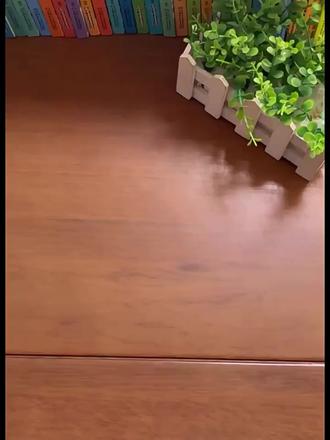 📚家人们,今天必须给大家推荐超有趣的《阿衰漫画书全集》!
🎉全套共 70 册,每一本都充满2惊喜。漫画以怕踢中学的学生阿衰为主角,讲述了他在校园内外的各种趣事和糗事。阿衰有着圆圆的脑袋、大大的眼睛,形象可爱又搞笑,他成绩不佳,爱吃臭豆腐、爱放屁,还经常尿床,但心地善良、充满正义感。
🤣书中情节幽默诙谐,比如阿衰在课堂上的各种搞怪行为,和同桌大脸妹的逗趣互动,与死党小冲、富二代庄库的奇妙冒险等,都让人捧腹大笑。作者通过夸张的情节、滑稽的对话,将日常生活中的小细节进行放大,营造出轻松愉快的阅1读氛围。
🌟这部漫画不仅能让孩子们在欢笑中度过美好时光,还能培养他们的阅读兴趣和想象力。同时,它也有一定的教育意义,阿衰虽然有很多缺点,但他乐观面对生活中的困难和挫折,乐于助人、有同情心,这些品质能让孩子们在阅读中1受到启发。
📖而且,《阿衰漫画书全集》的画风简洁明快,角色形象鲜明,大脸妹的泼辣直爽、小冲的机智聪明、庄库的傲慢自大以及金乘五老师的严厉认真,都刻画得十分生动,让4人印象深刻。
💖无论是小学生还是成年人,都能从这套漫画中找到乐趣。如果你还没有入手,那就赶紧行动吧!让《阿衰漫画书全集》带你进入一个充满欢乐的世界!
#阿衰漫画书 #爆笑校园 #漫画推荐