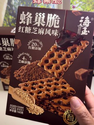 海玉蜂巢脆,层层酥香像蜂巢,轻咬一口嘎嘣脆,好吃又过瘾,越嚼越香!#海玉蜂巢脆 #海玉 #蜂巢脆#休闲零食