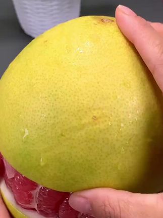 秋冬补VC王者:一颗红心蜜柚≈8个苹果的维生素C!果肉饱满无籽,老人小孩都能抱着啃,健康又解馋#强烈推荐 #应季水果 #红心蜜柚 #柚子 #好货推荐