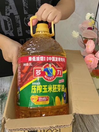 #无限回购的宝藏单品 #多力玉米胚芽油 家里炒菜总缺一瓶放心油?这款多力压榨玉米胚芽油太合适!5L大桶装够一家人吃好久,还是非转基因的,100%纯玉米油,日常煎炒煮炸都能用,厨房备上它特省心#妈呀太香了 #厨房好物 #超便宜超划算
