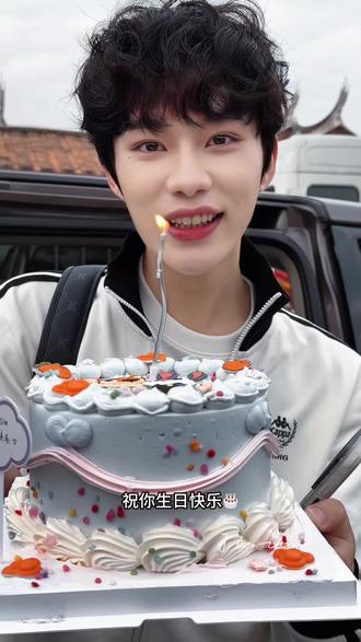 祝我生日快乐🥳闺蜜和闺蜜身边的人都特别好😭新的一岁,大家都要越来越好💙 #吴添豪 #其实不是相遇