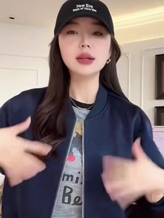 #好物推荐🔥 #爆款热卖中 2025新款休闲圆领宽松短款棒球服外套LK2502191
