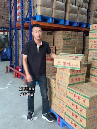 捏一捏 晃一晃 酥酥脆脆 麻辣鲜香,老北京干脆面很多8090后都吃过吧,焦香酥脆还是小时候那个味!#老北京方便面 #好吃到停不下来 #南德方便面 #妈呀太香了 #童年记忆小零食