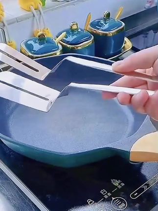 有了这个不锈钢煎铲夹子做煎鱼、煎饼、煎鸡蛋都很方便,还能夹起食物。#煎鱼铲 #厨房必备神器 #厨房好物 #