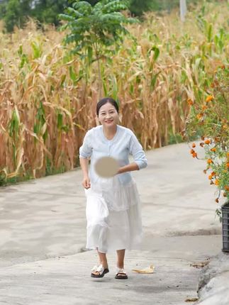 家人朋友们菜籽油降价啦,有喜欢吃的朋友拍一单回去试一试#我的乡村生活#菜籽油 #纯天然无添加#超便宜超划算