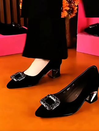 金典尖头水钻单鞋女新款法式粗跟气质高跟鞋浅口女鞋#好鞋推荐 #软底软面穿上超舒服 #好穿又好搭 #脚宽脚胖都可以