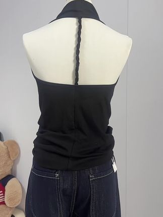 #在时装周看见东方美 #辣妹穿搭 #纯欲风 #治愈系新展 #挂脖露背背心 @DOU+小助手 @DOU+上热门🔥