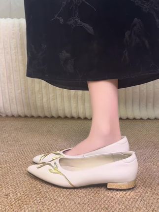 一双适合穿一辈子的平底鞋! #软底软面超好穿 #穿出高级感 #哎呦喂你鞋真好看 #值得入手的百搭鞋子推荐 #白搭时尚气质女鞋推荐