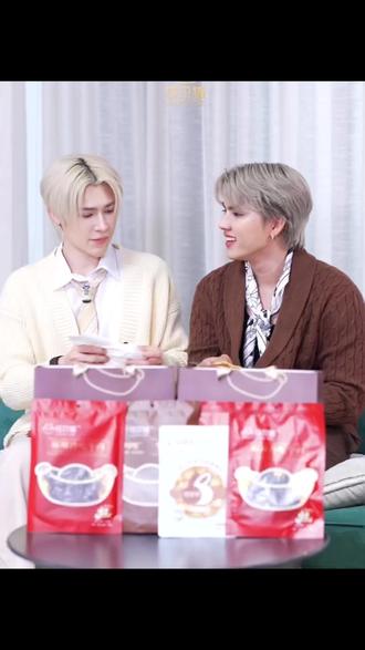 可可爱爱的两小只#福桃 #fortpeat #福福桃桃 #泰娱