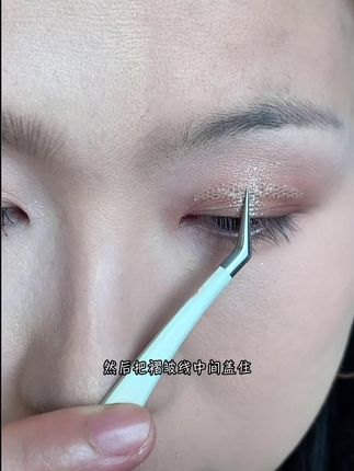 贴上即隐形的双眼皮贴,秒变双眼皮,自然又无痕,双倍放大双眼 ##双眼皮贴 #隐形双眼皮贴 #眼妆