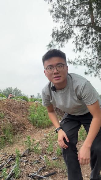 昨天下单的老板注意啦,咱们的红薯苗已经全部发出!
再跟大家着重通知一遍,为了保障红薯苗的品质,眼下订单量已经远超负荷,17号、18号、19号三天,我们将暂停接单。
还请各位老板多多谅解!大家正好可以趁着这几天的空档,抓紧整理地块、做好整地备肥,提前做好栽种准备。等后续恢复接单,咱们第一时间给大家安排优质好苗!#勤劳致富新农人 #抖音助农 #红薯苗基地 #返乡创业青年