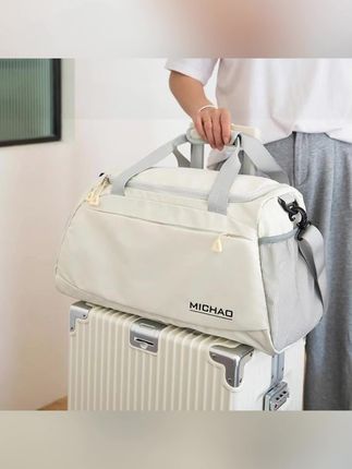 出去旅行三四天带这个小包足够了。时间再长带个箱子,解放双手去玩手机啦#包包推荐 #种草 #旅行包 #平价包包