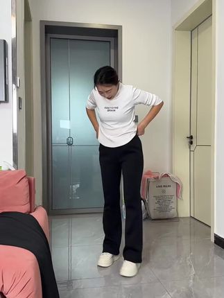 这个是加绒加厚的微喇裤,特别显瘦一点都不臃肿,显高又显瘦,梨型身材姐妹安排安排上吧#微喇裤#加绒微喇裤#百搭裤子
