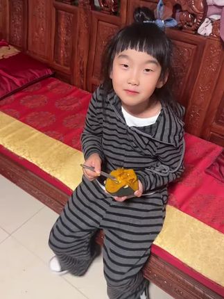 幸福没有答案标准答案,快乐也不止一条路,我们成了彼此的依靠,二曼加油👏