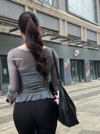 后来才知道 人不能太过于执着 #成熟女人味 #街拍穿搭 #美女街拍 #今日穿搭 #高级感穿搭