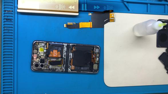 华为P50宝盒更换转轴排线#手机维修 #手机维修技巧 #折叠屏