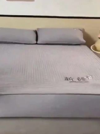 姐妹们快来看看这款床笠,80支的面料,非常柔软#床笠 #纯棉床笠 #床垫保护套 #好物推荐 #好物推荐🔥