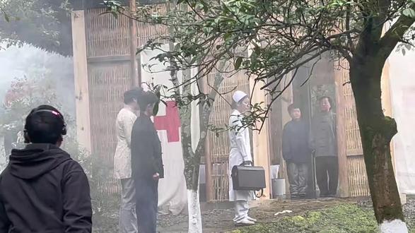 🎬哇塞!最近干了件超有意义的事儿😎!2026年1月23,24,25是我最难忘的日子!
💪勿忘国耻,吾辈自强!我去《图云关》电影当群演啦👏!这部电影在贵阳实景拍摄🎥,重现烽火岁月,用光影传递先烈故事,让抗战精神薪火相传✨!
😜我在里面当了三天群演,虽然只是小角色,但超激动🥰!能参与这么有意义的电影,近距离感受那段历史,太荣幸啦🤩!还要感谢导演和剧组每一位工作人员的辛苦付出👏!
🎉这次经历让我更深刻体会到先辈的不易,也让我更珍惜现在的生活💖!
🌟姐妹们有没有看过类似题材的电影呀🧐?