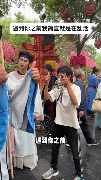 卖蛋糕的风还是吹到了清明上河园 #清明上河园 #小孩哥 #蛋糕店里卖蛋糕 #废话文学 #人类对清明上河园的开发不足百分之一