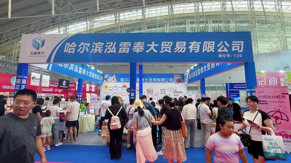 铲屎官的省钱省心之选。长春亚泰宠物展,5月29日到31日,长春国际会展中心。万平空间容纳众多品牌,宠物食品用品丰富,品质可靠、价格亲民。现场可撸猫撸狗、观赏爬宠异宠,也能带自家毛孩子参加 IUCC 名猫赛、名犬竞技赛和萌宠 T 台秀,遛宠遛娃两不误,早鸟票可随时退。#2026长春亚泰宠物展 #长春周末去哪儿 #萌宠 #长春宠物展 #撸猫撸狗