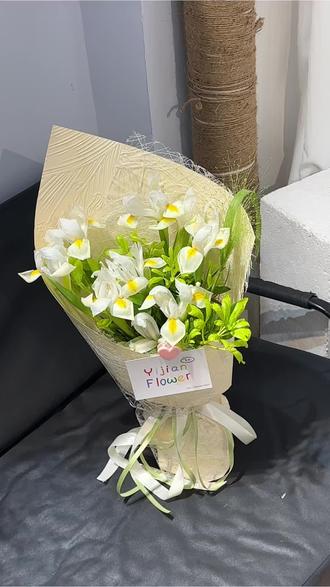 比较有春天感觉的花#德州壹间花店 #花束 #鸢尾花束 #春天你好