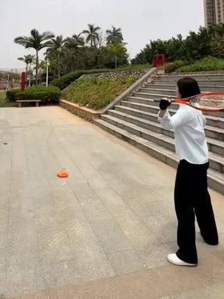 网球训练器单人打带线回弹一个人练初学者成人儿童套装,一个人也可以玩,不用捡球 #单人网球训练器#打网球#户外运动#网球训练器#好物推荐