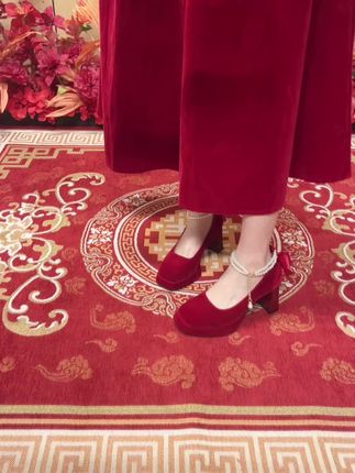 高跟鞋的尽头是绒面红色#红色高跟鞋 #不累脚的高跟鞋 #脚宽脚胖都可以