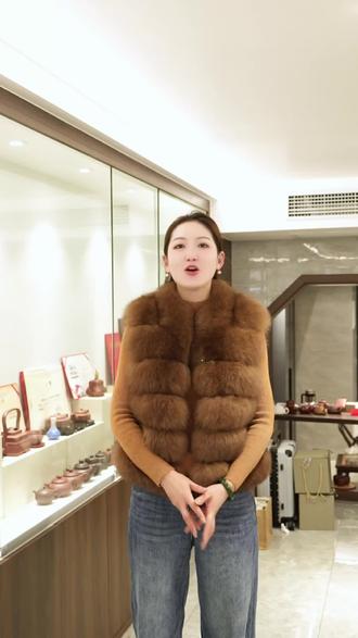 顾脉徐门 徐汉棠高徒 张彩萍携紫砂博物馆矿标泥料做客直播间
今天早上6:50,兰兰与老师一起分享作品#紫砂壶#原矿紫砂 #全手工制作