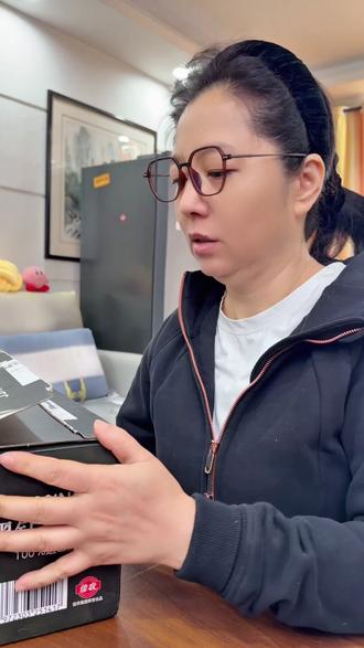 这个佳果源是大品牌,它的黑钻凤梨汁清仓特价了!足足10瓶!库 存真的不多,如果你不介意临期的话,就赶紧薅吧! #临期食品 #清仓捡漏 #进口饮料 #凤梨汁 #临期饮料