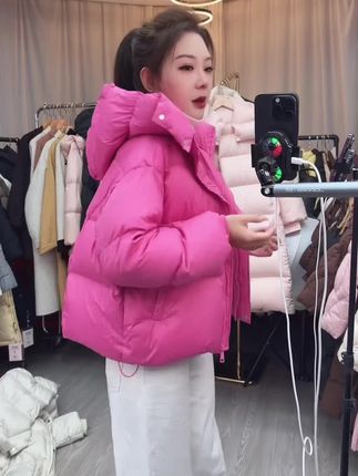 “在这个很冷的季节,随时出门也啊一种自由”#羽绒服